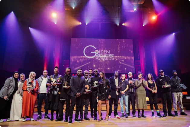 Photo des Golden Afro Artistic Awards, line-up sur la scène